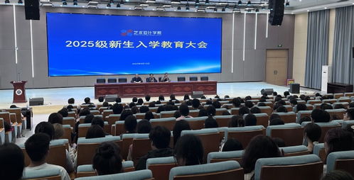 扎根地方沃土，賦能數智未來 藝術設計學院舉辦2025級新生專業教育與文化藝術交流活動